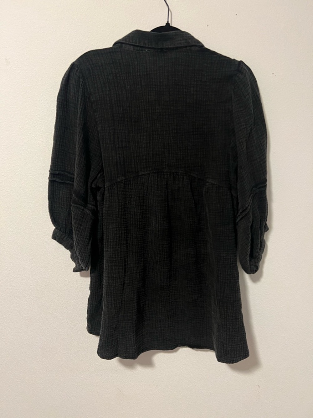 Umgee Black Gauze Pleated Button-Front Women's Top - Picture 2 of 3
